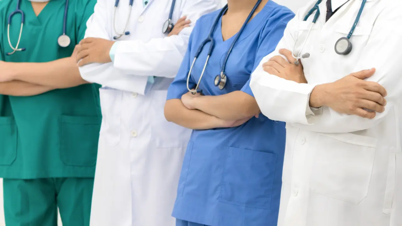 M&eacute;dicos. / RR SS.