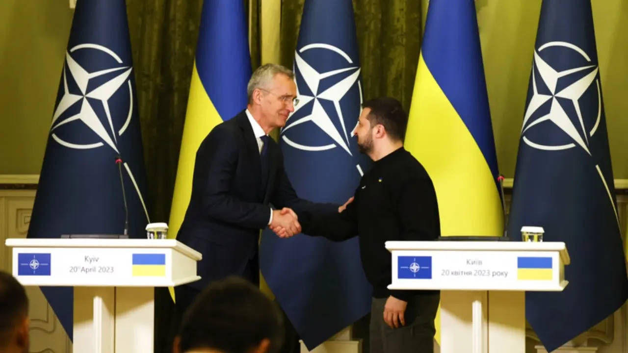 El secretario general de la OTAN, Jens Stoltenberg, y el presidente de Ucrania, Volod&iacute;mir Zelenski. / OTAN