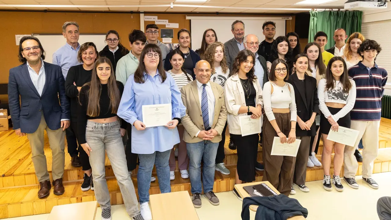 Jurado y premiados del concurso de fotograf&iacute;a de Xurxo Lobato. / Mundiario