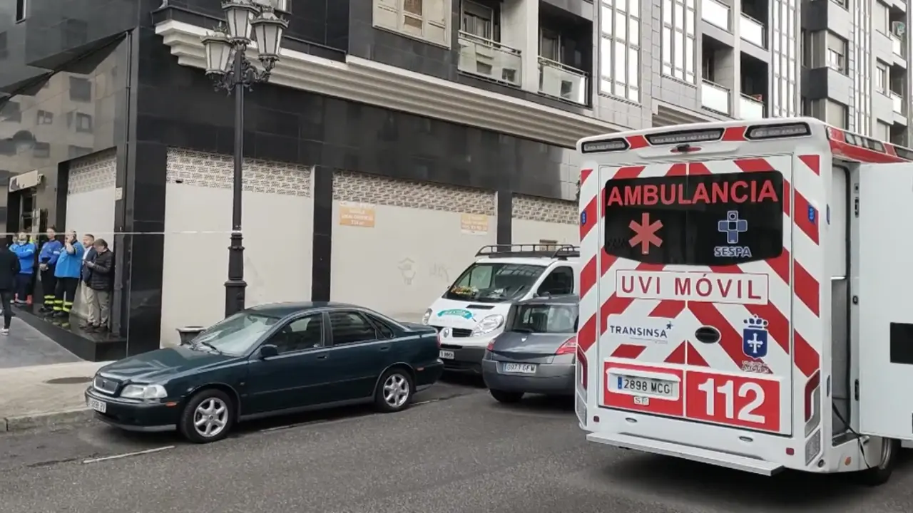 Edificio del que cayeron las mellizas de Oviedo. / RR.SS.