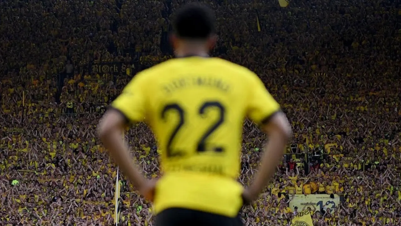 Jude Bellingham, mediocampista del Borussia Dortmund... @BellinghamJude