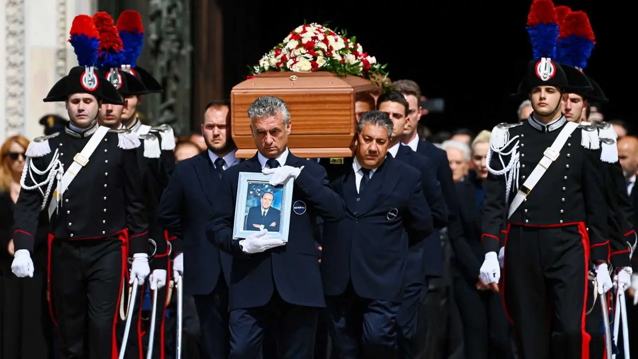 Funeral de Silvio Berlusconi en el Duomo di Mil&aacute;n. / RR.SS.