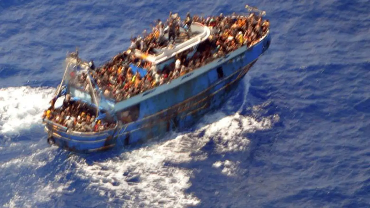 Barco pesquero con migrantes. / Guardia Costera de Grecia