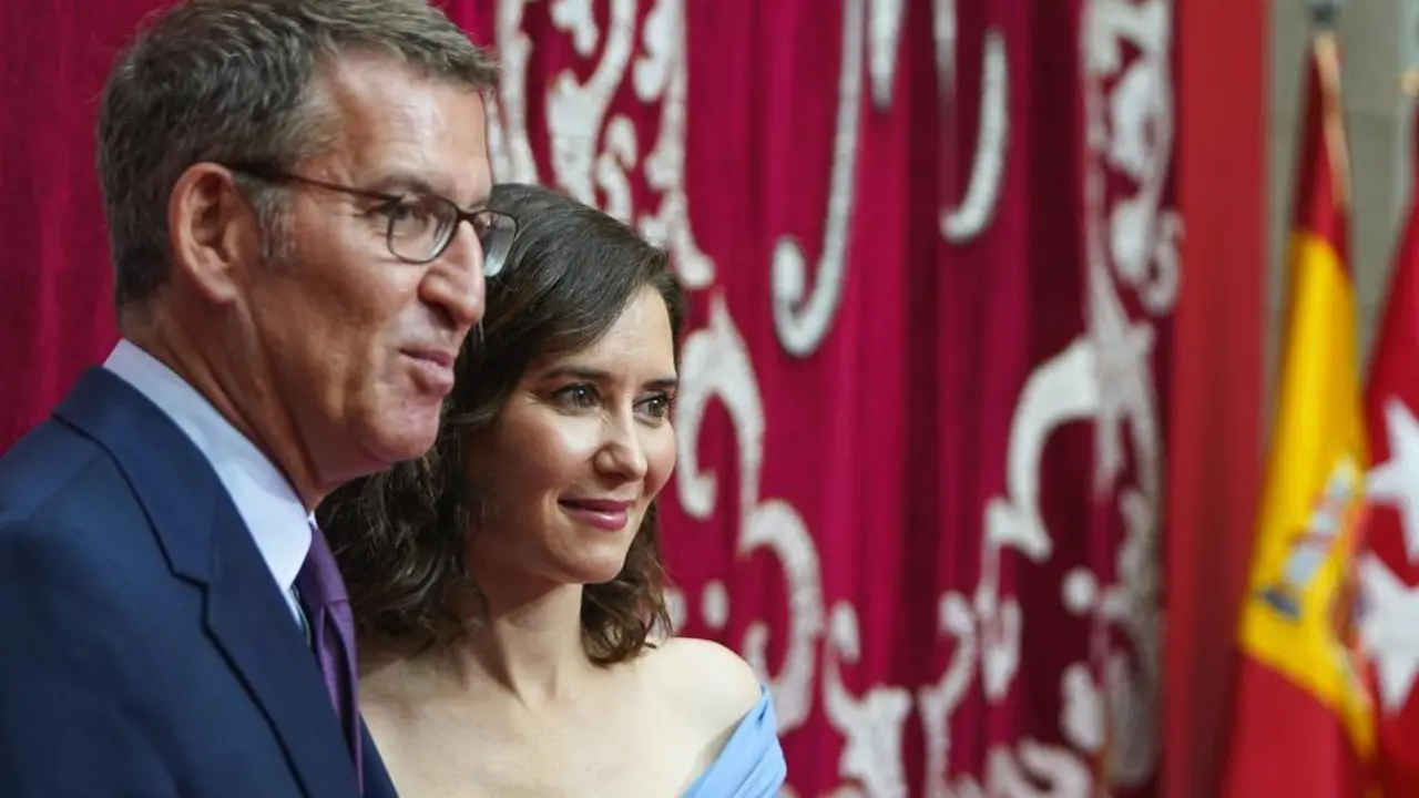 Alberto N&uacute;&ntilde;ez Feij&oacute;o e Isabel D&iacute;az Ayuso. / Mundiario