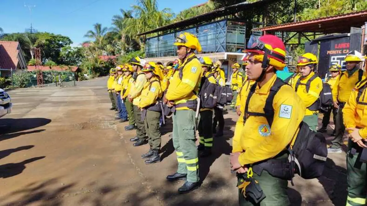 Bomberos forestales./ RR SS