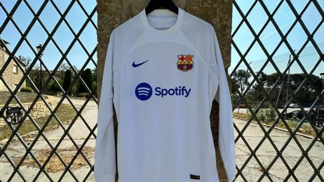 Camiseta alternativa del FC Barcelona para la pr&oacute;xima temporada. @barcacentre