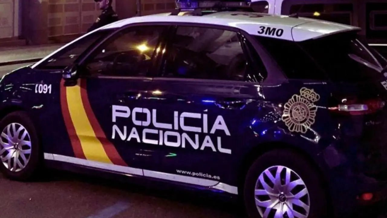 Polic&iacute;a Nacional. / RR SS.