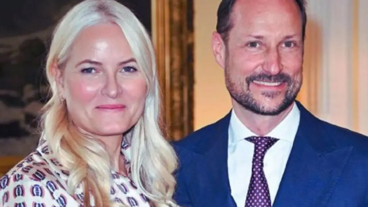 Haakon y Mette-Marit, pr&iacute;ncipes herederos de Noruega. / RR SS.
