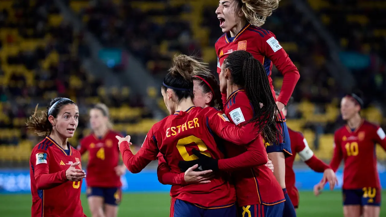 Jugadoras de la seleccion espa&ntilde;ola celebran uno de los goles a Costa Rica. / @SEFutbolFem