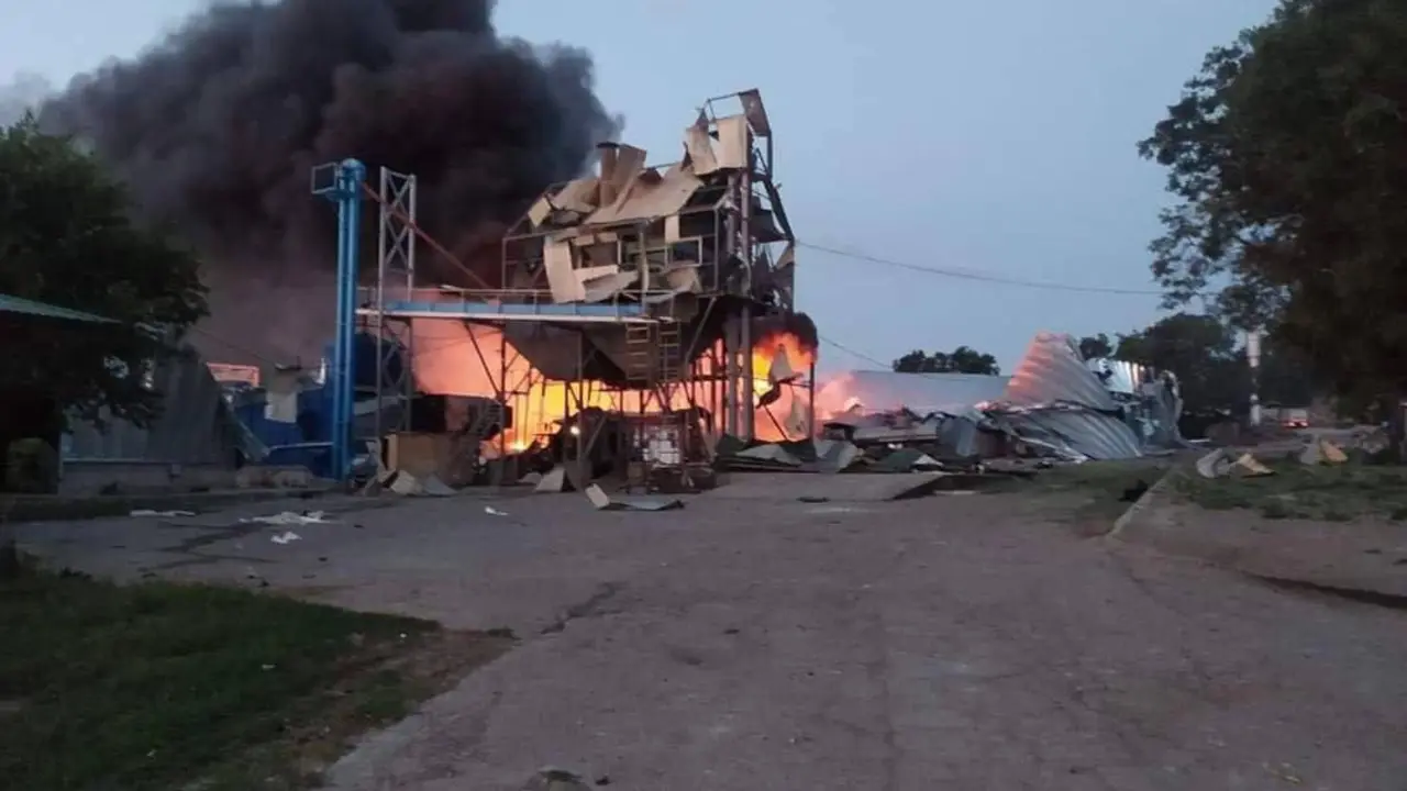 Bombardeo ruso en un granero agr&iacute;cola en Odesa, Ucrania. / RR.SS.