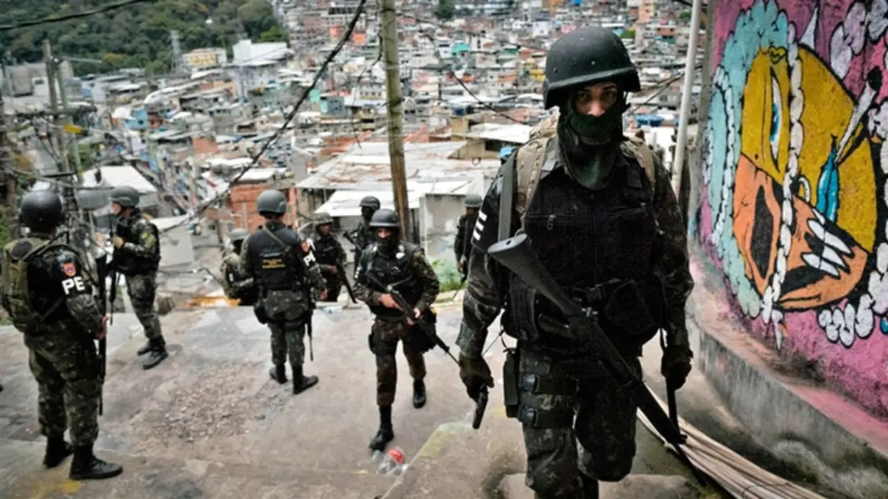 Operaci&oacute;n policial en favela de R&iacute;o de Janeiro. / RR SS.