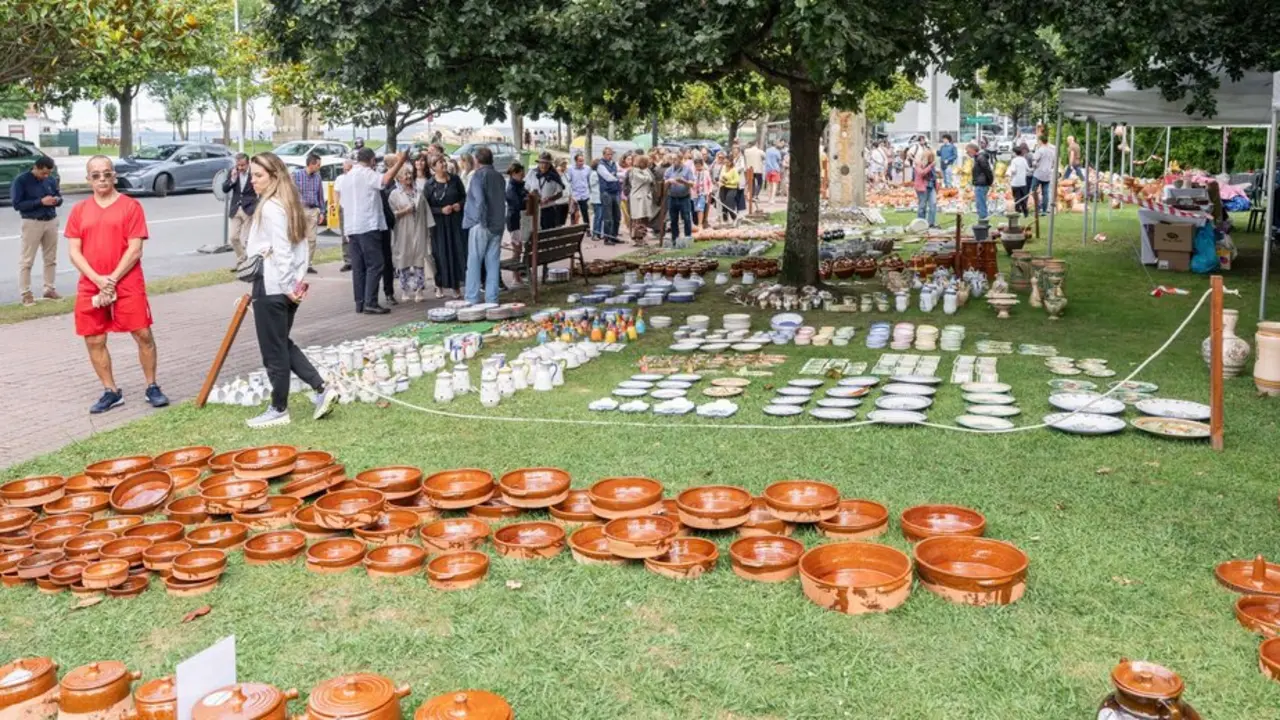 Alfaroleiros, en el parque Luis Seoane de Santa Cruz, en Oleiros. / Mundiario