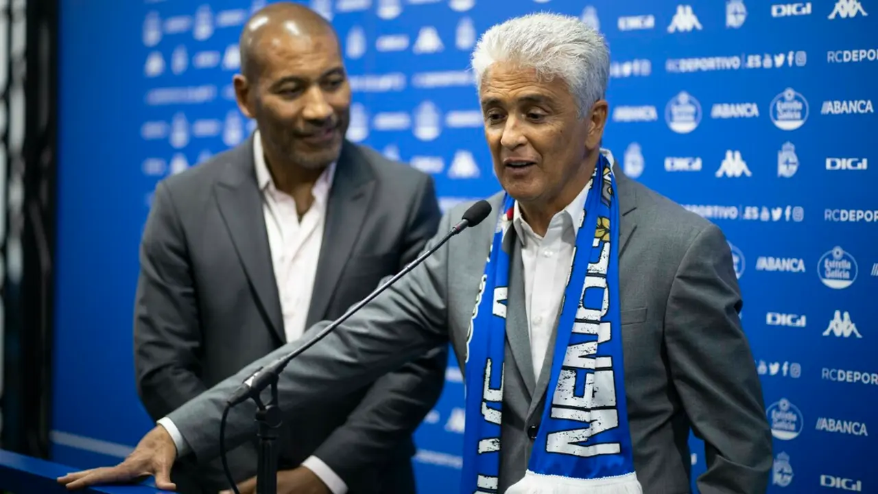 Mauro Silva y Bebeto en la sala de prensa del estadio Abanca Riazor. / RCD