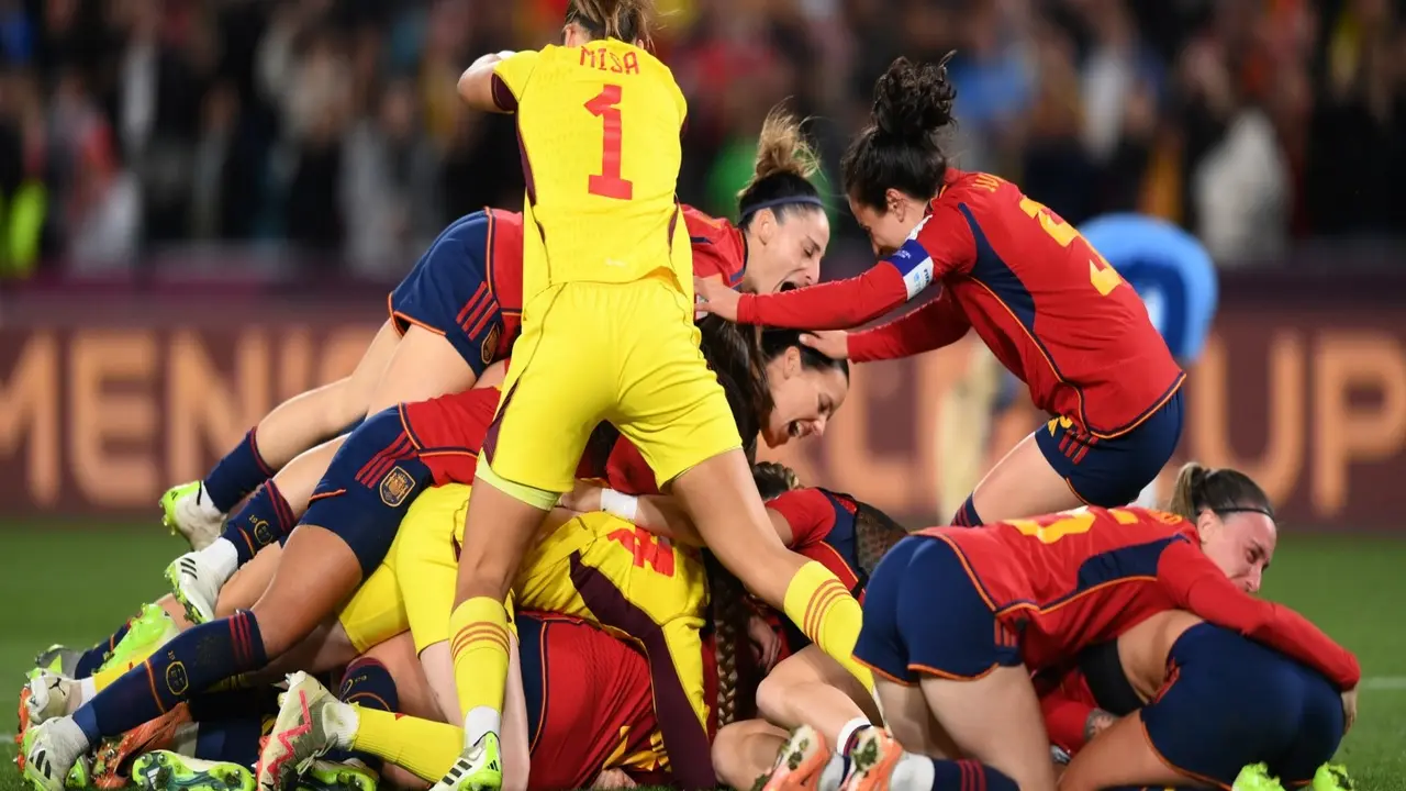 Espa&ntilde;a celebrando./ RR SS