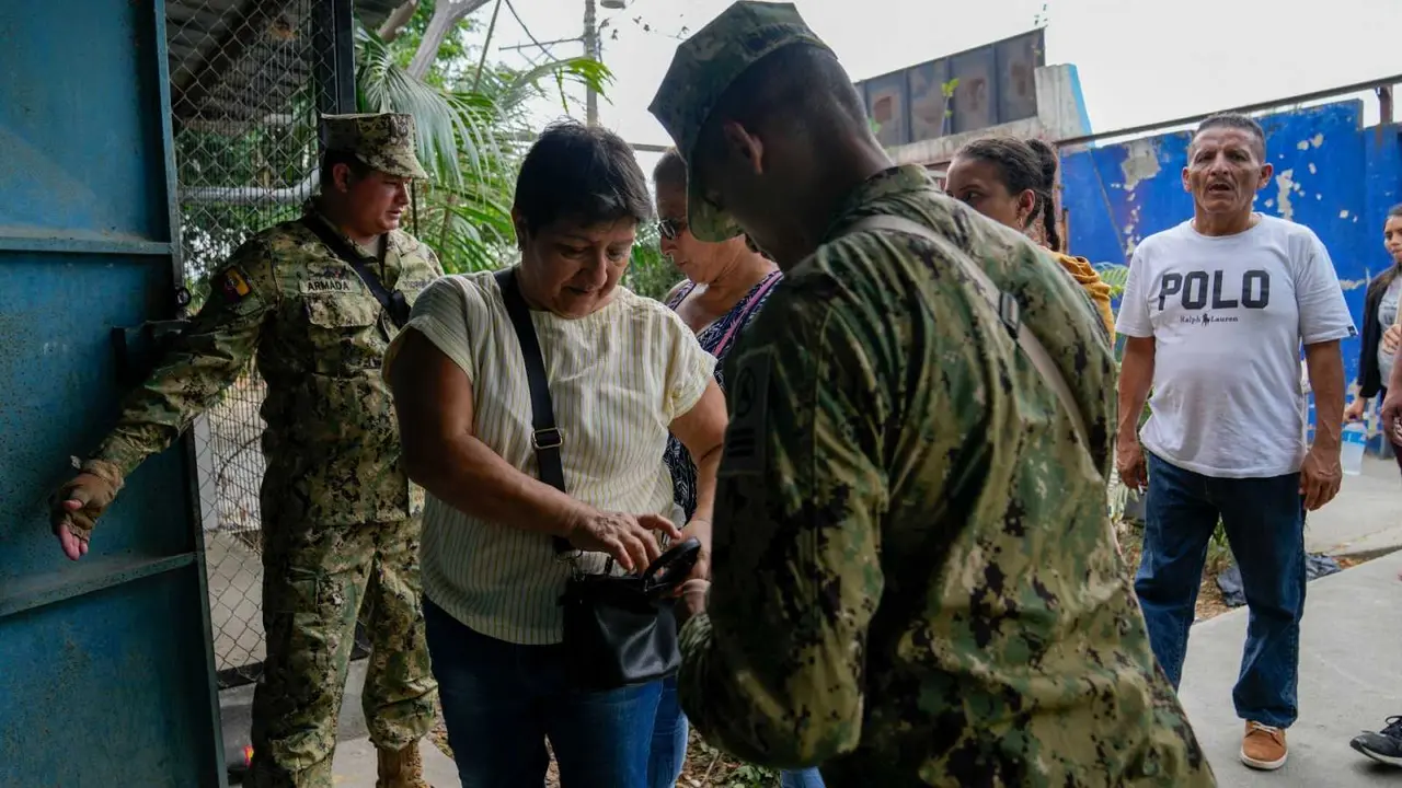 Soldados ecuatorianos en operativo de seguridad en las elecciones de Ecuador. / RR.SS.