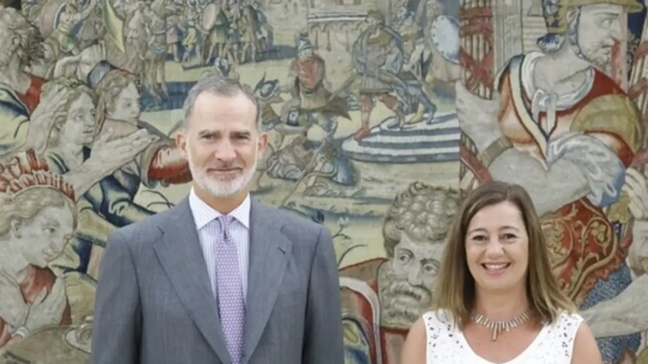 Felipe VI y Francina Armengol. / Casa Real
