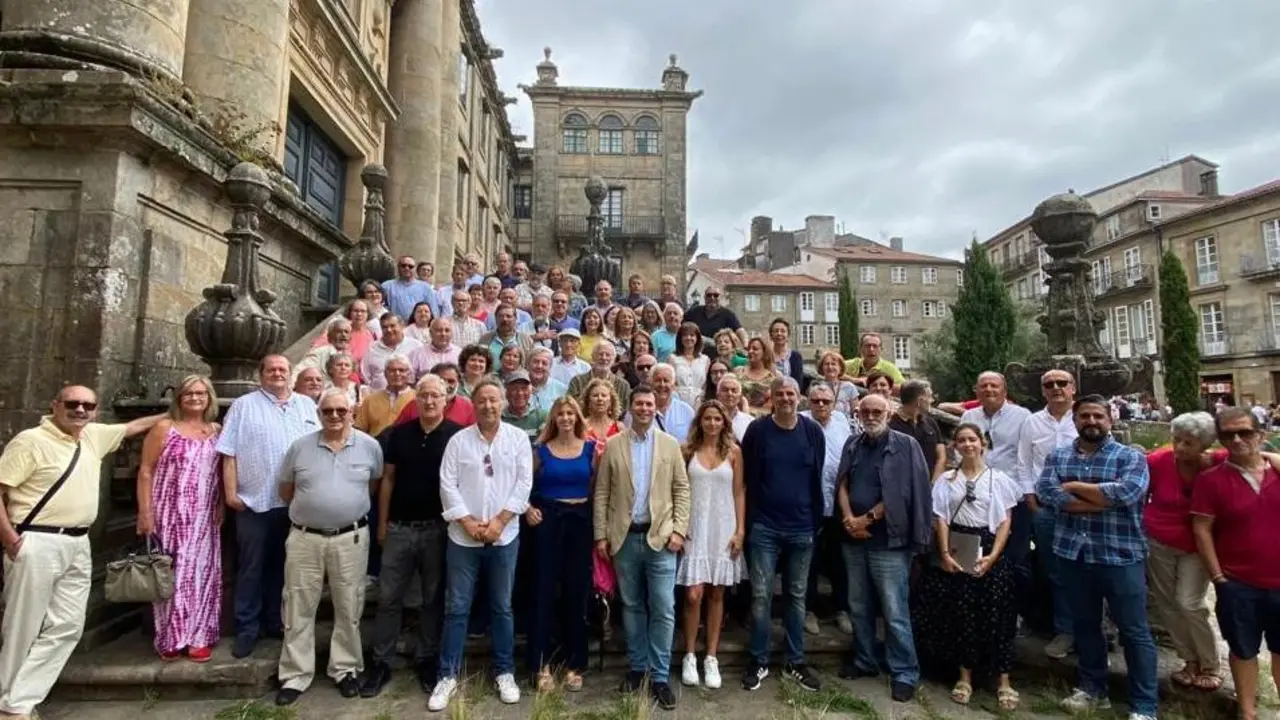 Militantes del PSdeG - PSOE se dan cita en Santiago en torno a Gonzalo Caballero. / Mundiario