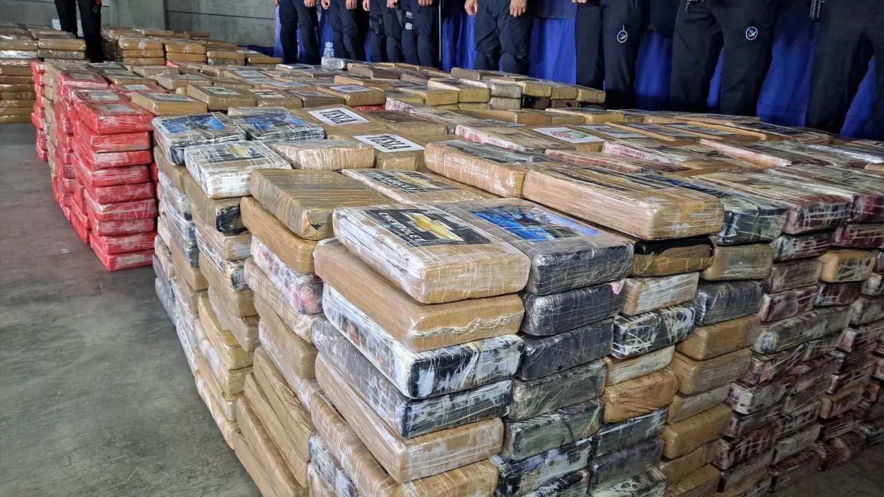 Alijo de 9,5 toneladas de coca&iacute;na en Algeciras. / Polic&iacute;a Nacional