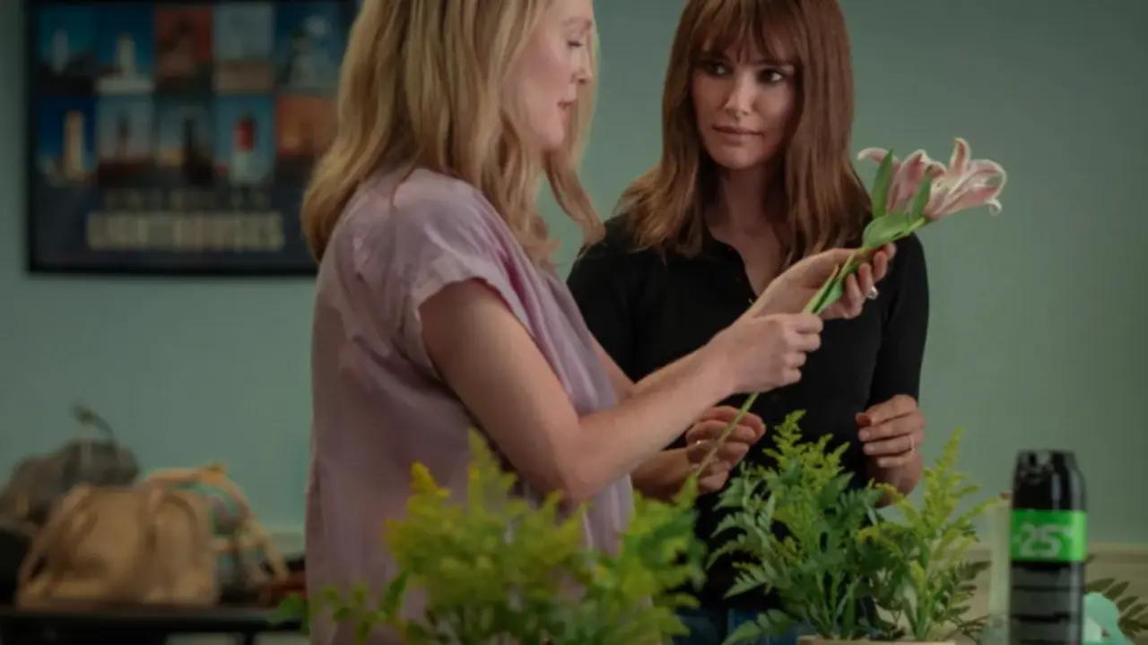 Natalie Portman y Julianne Moore en May December. / Netflix