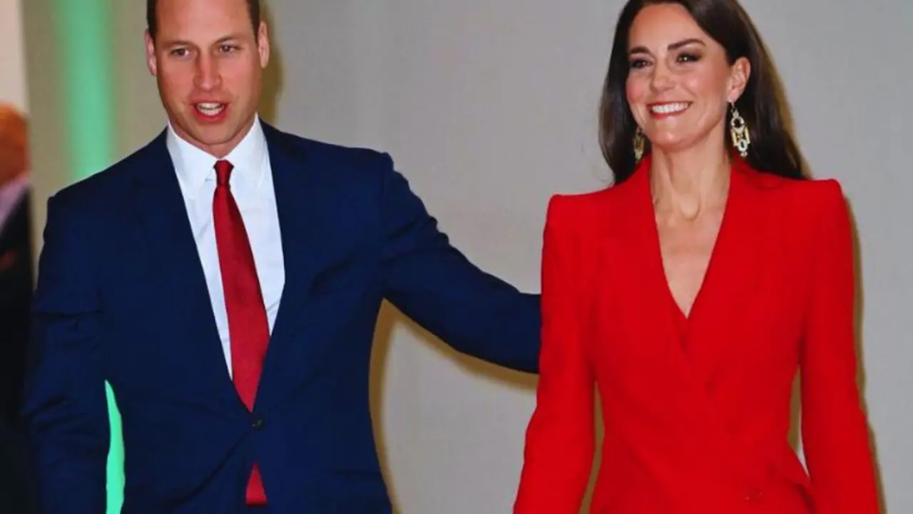Pr&iacute;ncipe Guillermo de Gales junto a Kate Middleton, princesa de Gales. / RR SS.