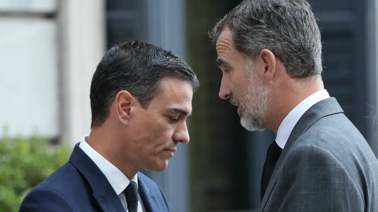Pedro S&aacute;nchez, presidente del Gobierno en funciones; y Felipe VI, Rey de Espa&ntilde;a. / RR SS.