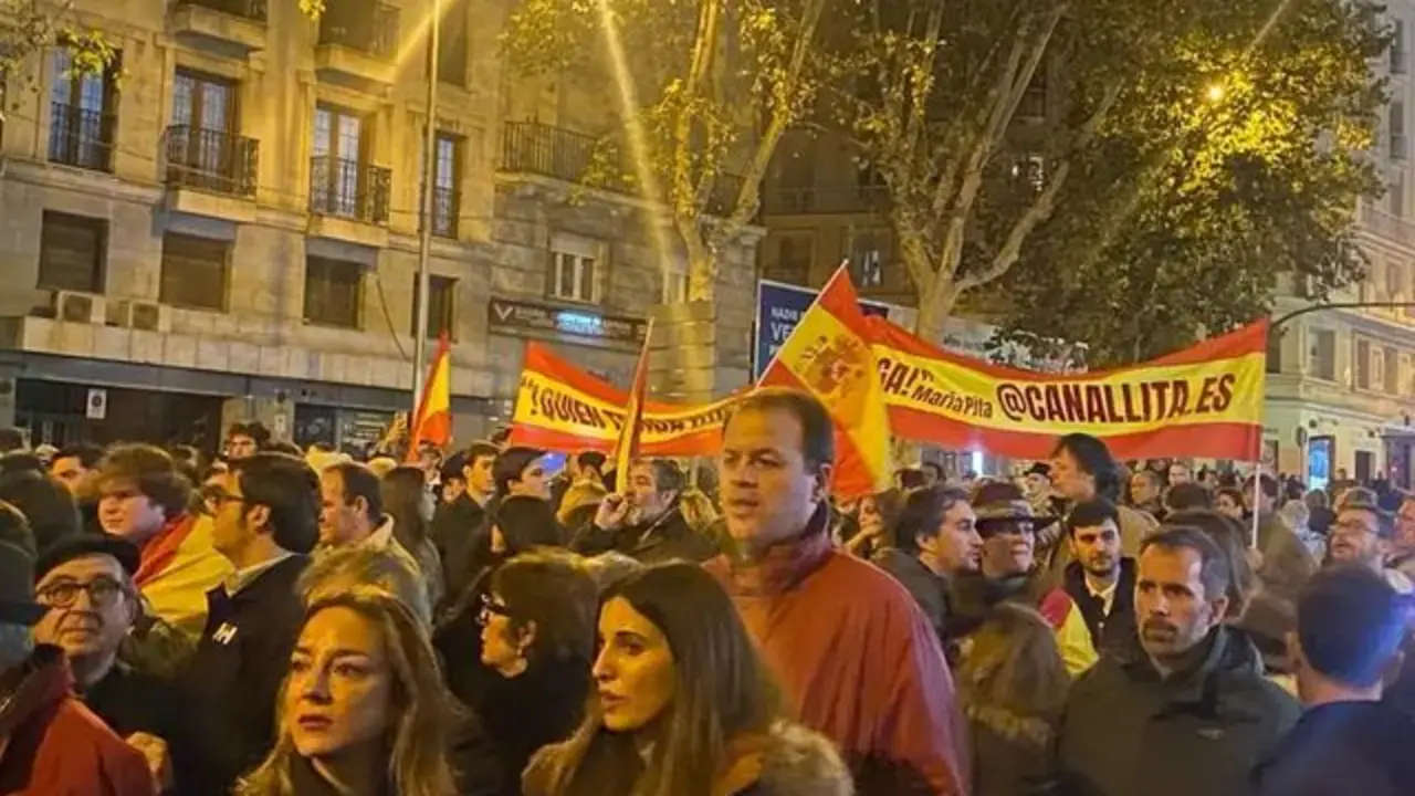 Manifestaciones en Ferraz. / RR SS.