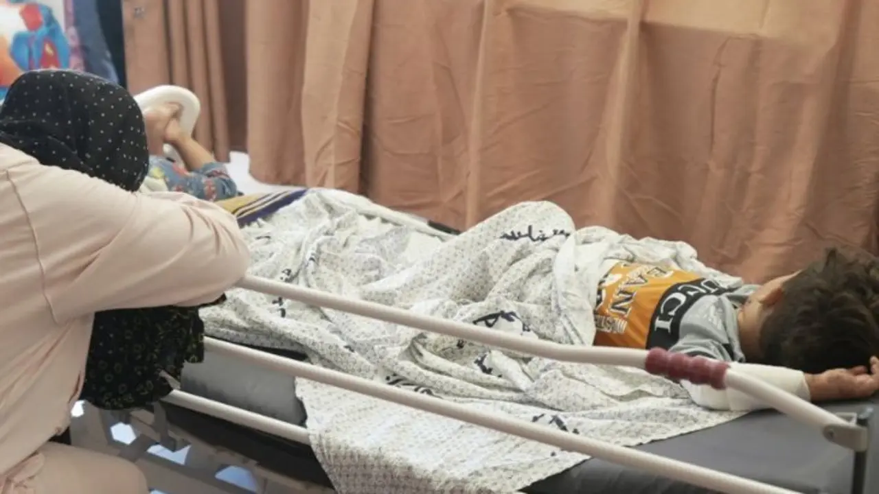 Ni&ntilde;o herido en hospital de Gaza. / World Health Organization (WHO)
- @WHO.