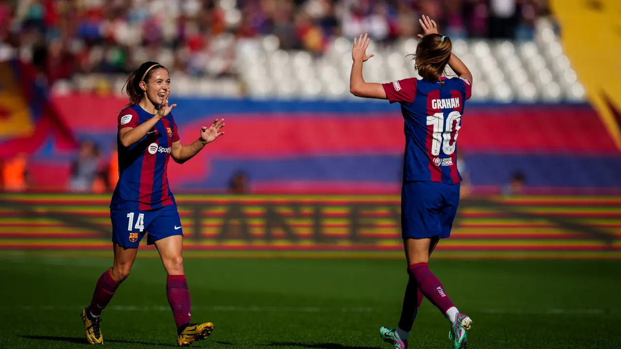 Aitana y Graham Hansen celebran uno de los tantos del Barcelona. / @FCBfemeni