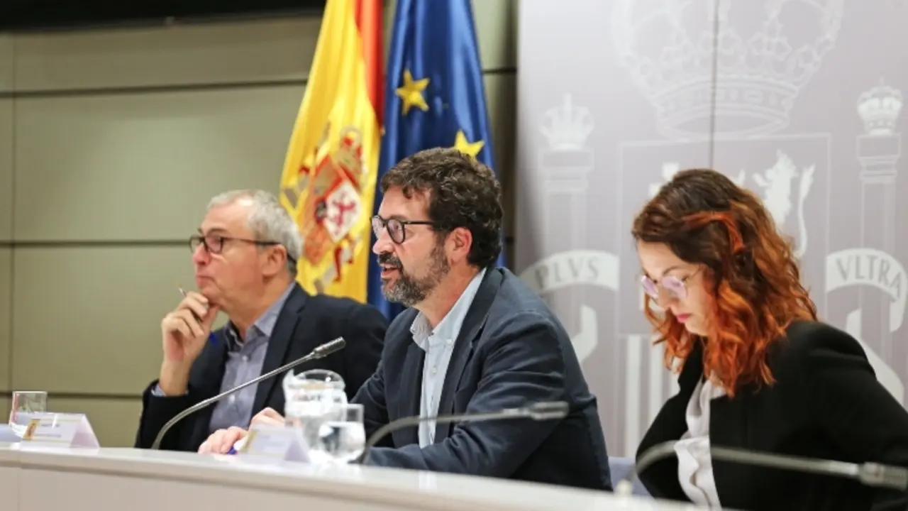 El secretario de Estado de Trabajo, Joaqu&iacute;n P&eacute;rez-Rey, ha presidido la Mesa de Di&aacute;logo Social que aborda la subida del Salario M&iacute;nimo. / @empleogob.