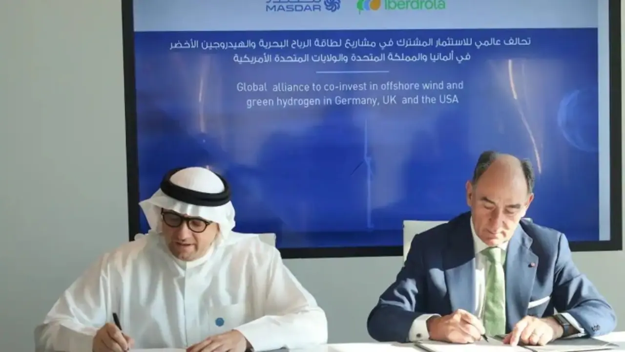 El presidente de Iberdrola, Ignacio S&aacute;nchez y Mohamed Jameel Al Ramahi, director ejecutivo de Masdar. / RR SS.