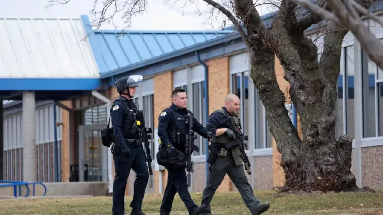 Agentes de la polic&iacute;a en el tiroteo de la Perry High School, en Iowa, EE UU. / RR.SS