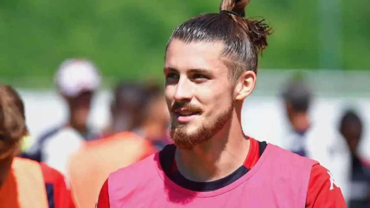 Radu Dragusin, jugador del Genoa. / @radudragusin5