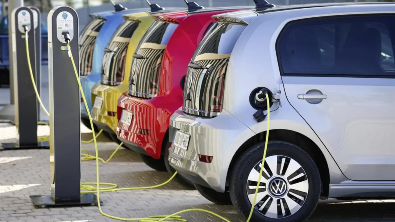 Veh&iacute;culos el&eacute;ctricos./ RR SS
