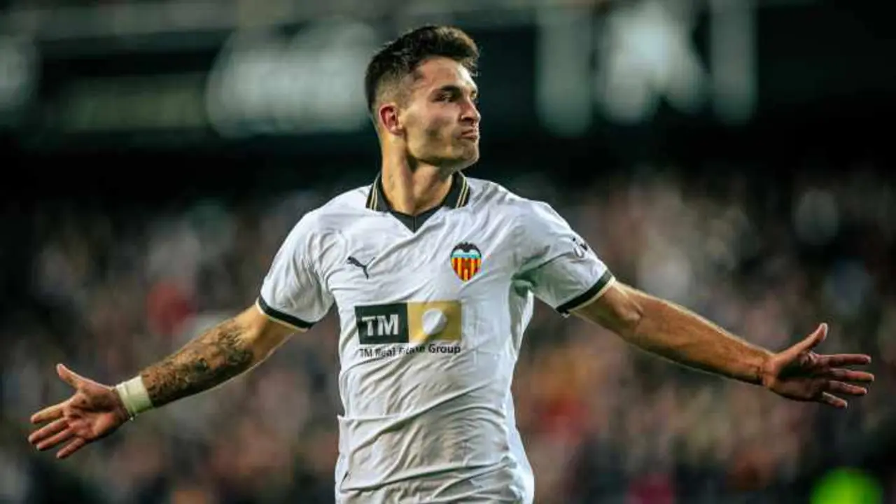 Hugo Duro, delantero del Valencia CF. /@valenciacf_en