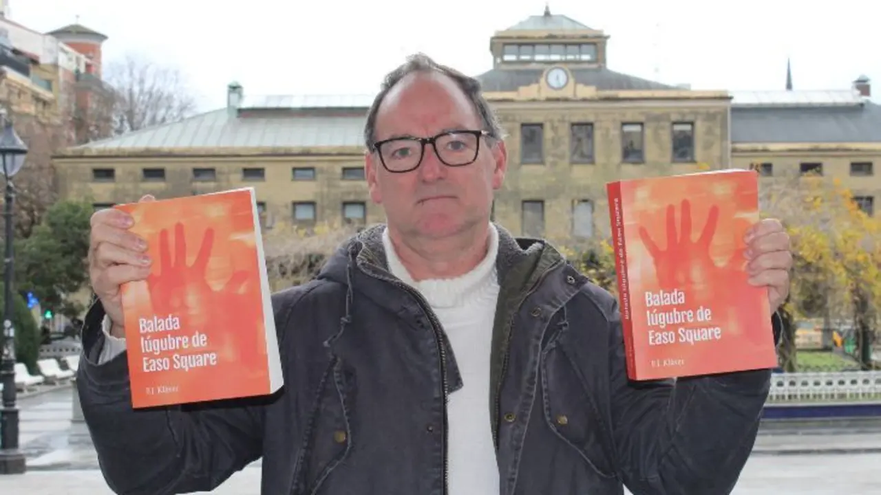 F.J. Kl&agrave;ver, autor de novela&nbsp;Balada L&uacute;gubre de Easo Square. / Sandra Ovies.