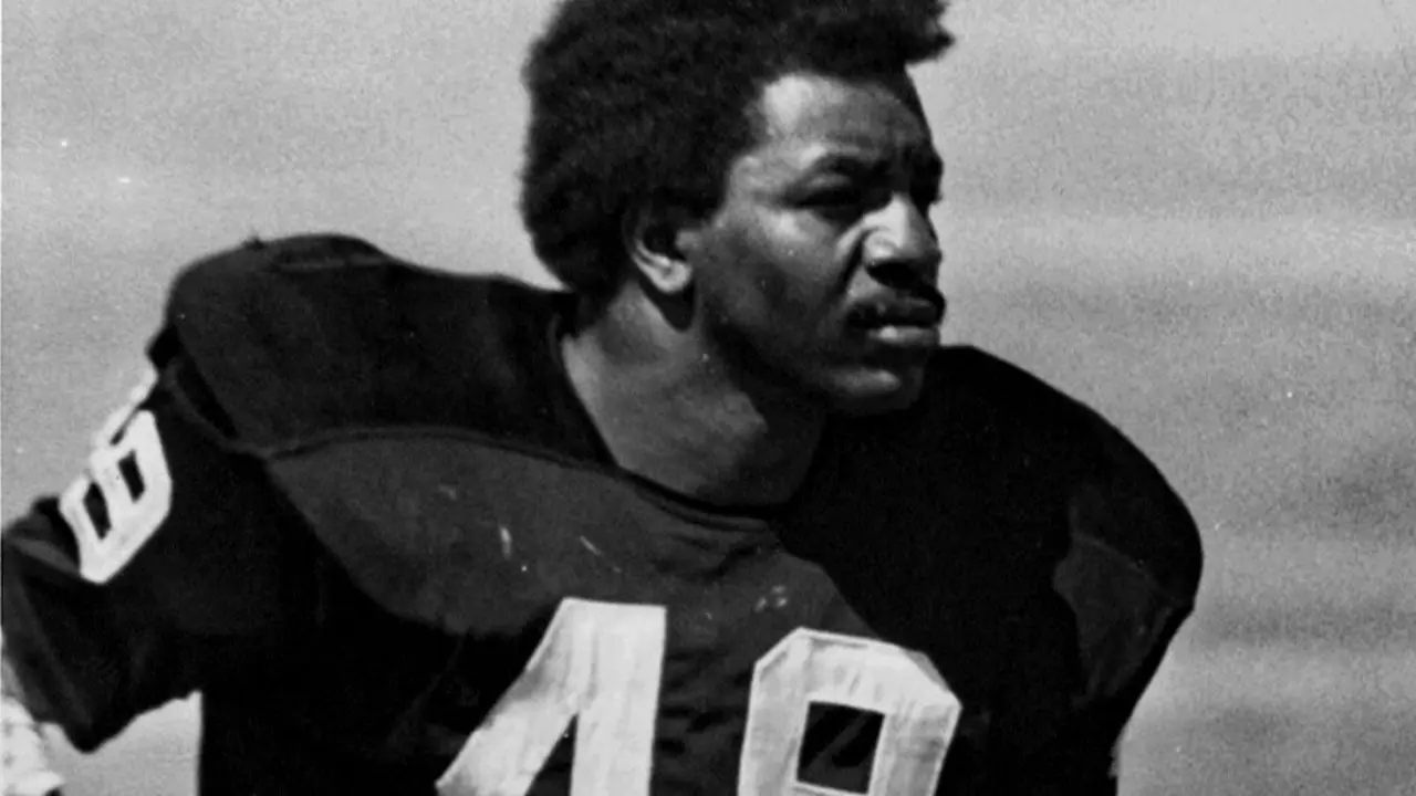 Carl Weathers con el uniforme de los Riders de la NFL. / RR SS
