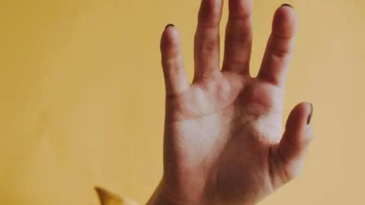 Una mano. / RR SS.