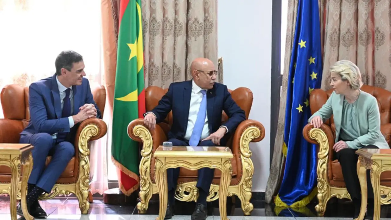 Pedro S&aacute;nchez, Ursula von der Leyen y el presidente de Mauritania, Mohamed Ould Ghazouani. / La Moncloa