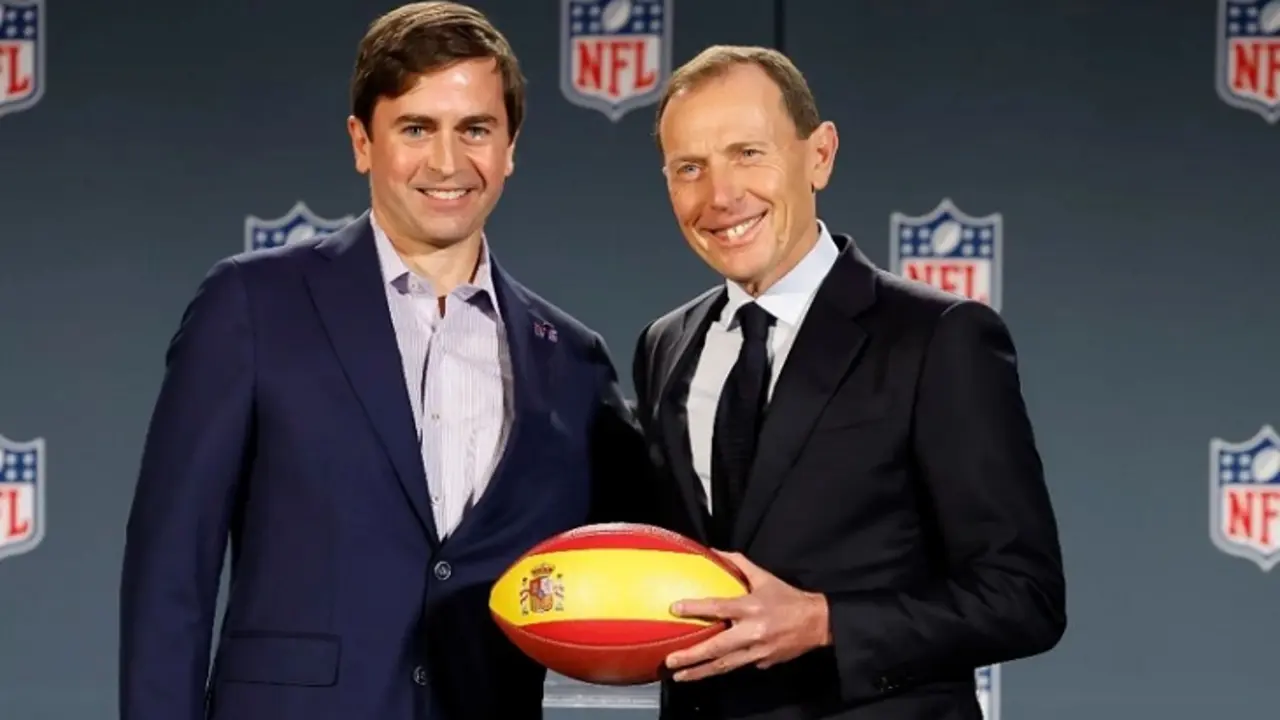 Peter O&rsquo;Reilly, vicepresidente ejecutivo de la NFL y Emilio Butrague&ntilde;o, director del Real Madrid. @realmadrid