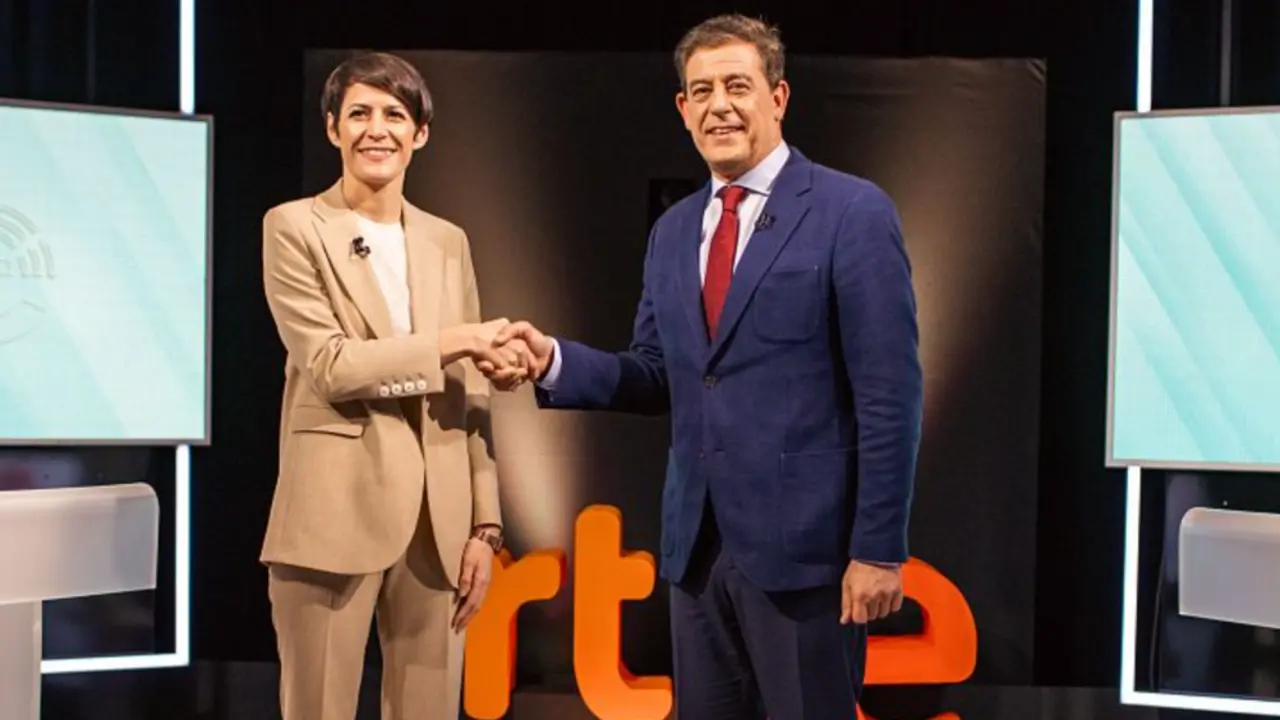 Ana Pont&oacute;n y Jos&eacute; Ram&oacute;n G&oacute;mez Besteiro en RTVE. / Mundiario