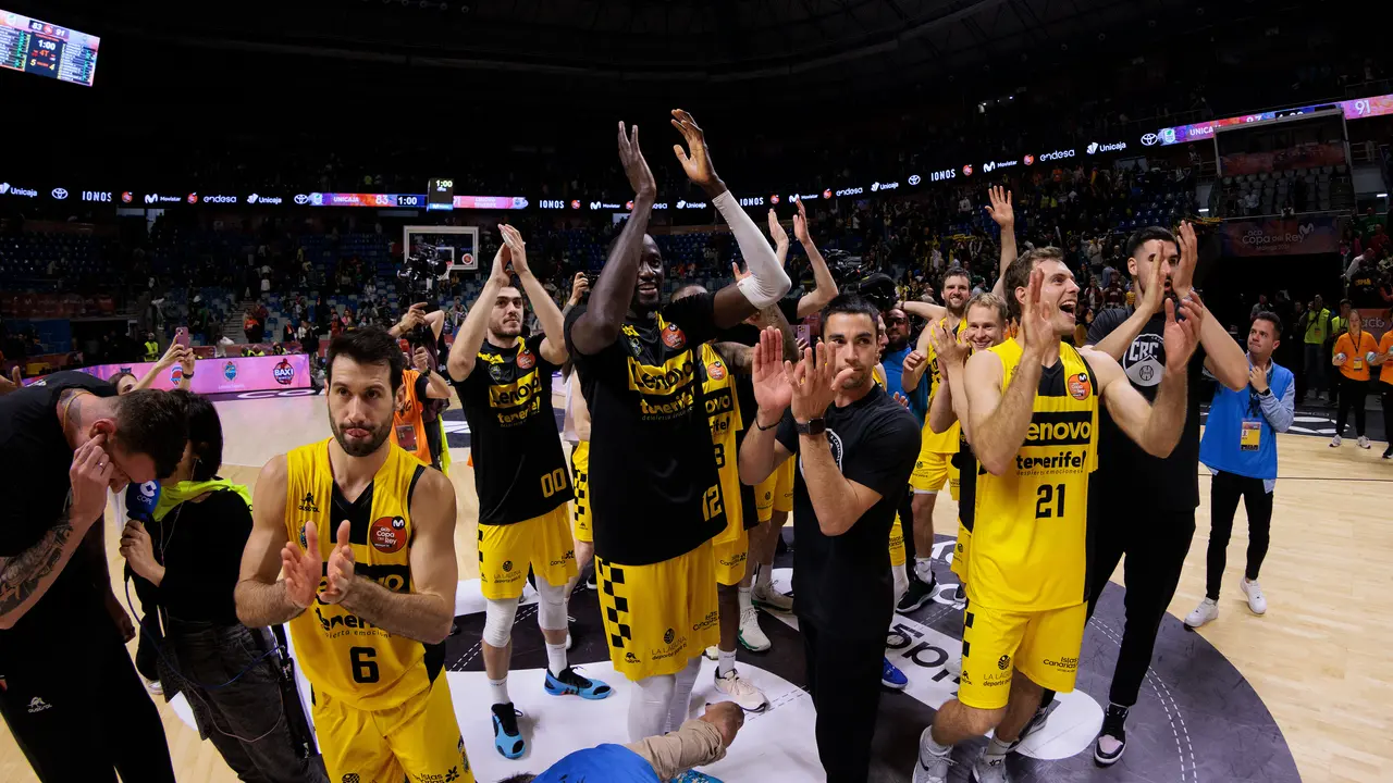 Lenovo Tenerife da la sorpresa eliminando al anfitri&oacute;n, Unicaja. / @ACBCOM