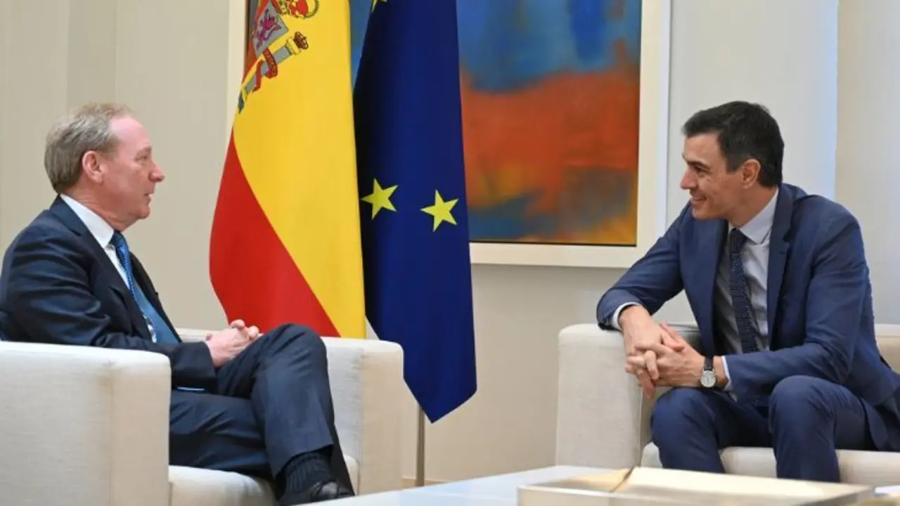Brad Smith, presidente de Microsoft; y Pedro S&aacute;nchez, presidente del Gobierno de Espa&ntilde;a. / @sanchezcastejon.