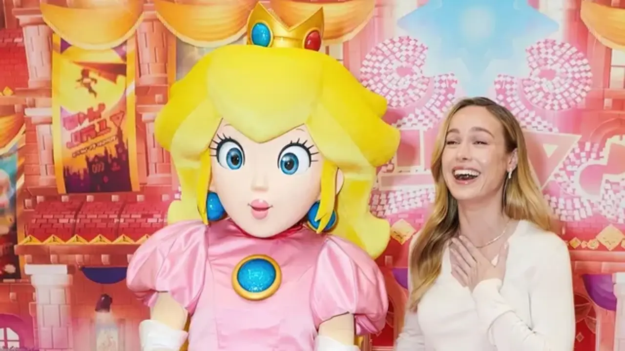 Brie Larson promocionando el videojuego de Peach. / RRSS