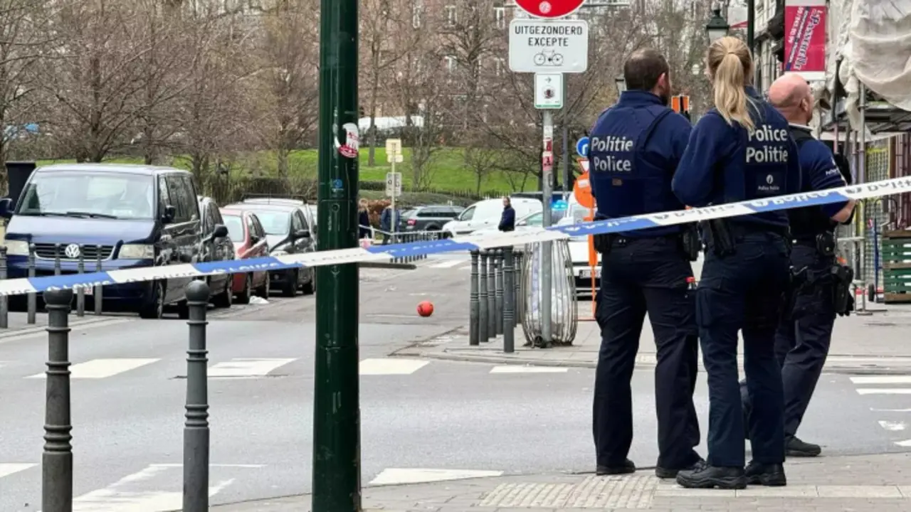 Polic&iacute;as de B&eacute;lgica en el lugar de un tiroteo en Bruselas. / RR.SS