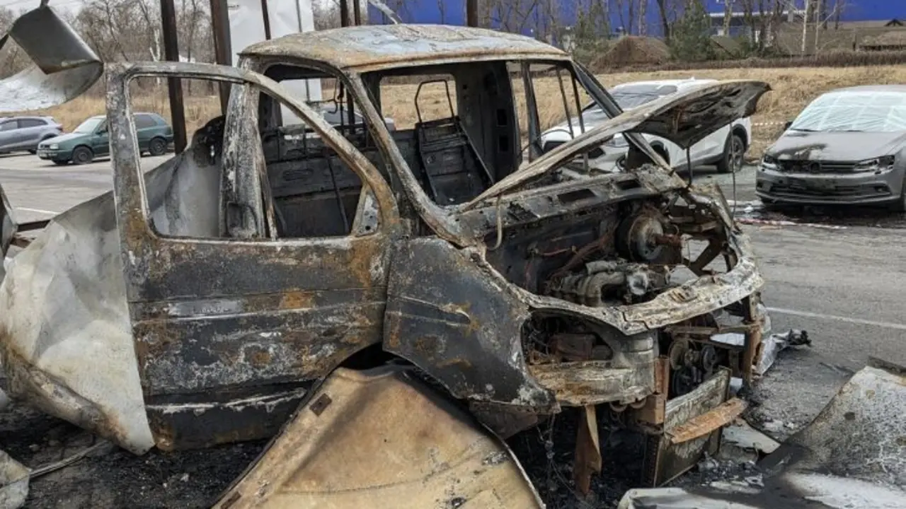 Coche en B&eacute;lgorod destruido. / RR SS.