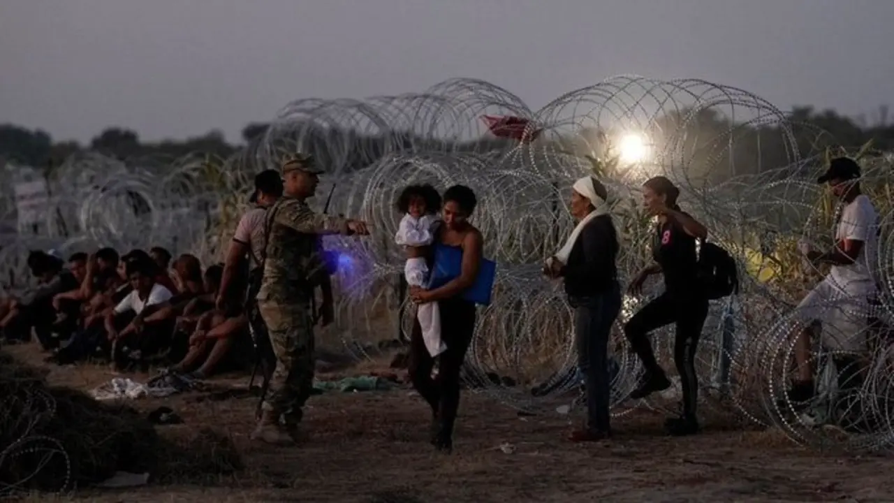Migrantes en la frontera de Texas. / RR.SS.