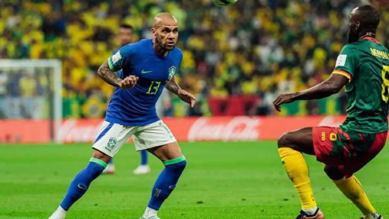Dani Alves, durante un partido de la selecci&oacute;n brasile&ntilde;a. / @danialves