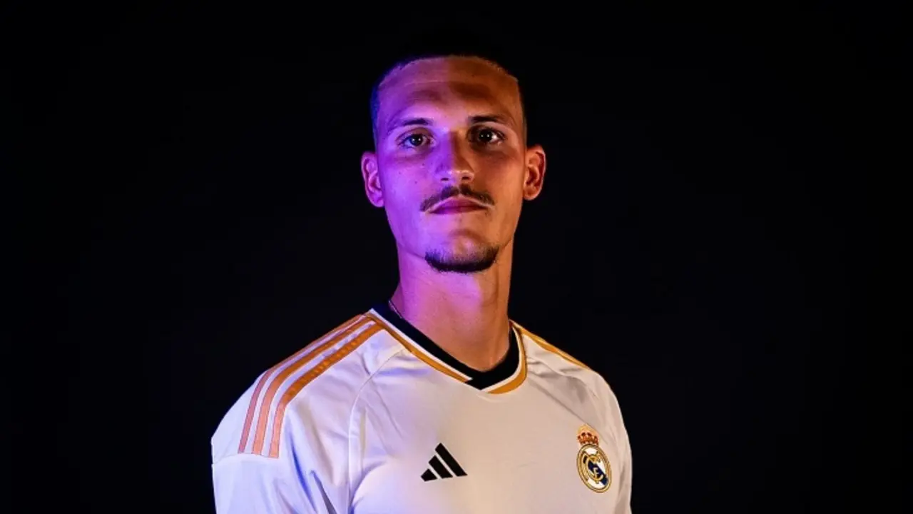 Rafa Mar&iacute;n, defensa central del Real Madrid. / RR SS