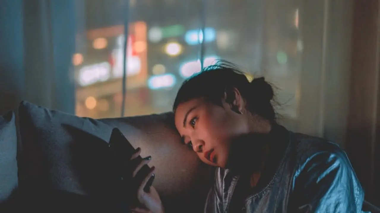 Una chica sola. / Pexels.com.