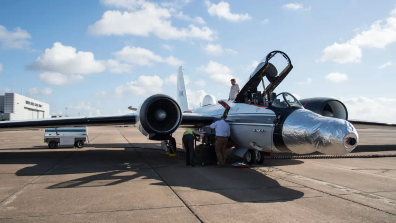 Aviones jet WB-57 que estudiar&aacute;n la corona solar. / NASA